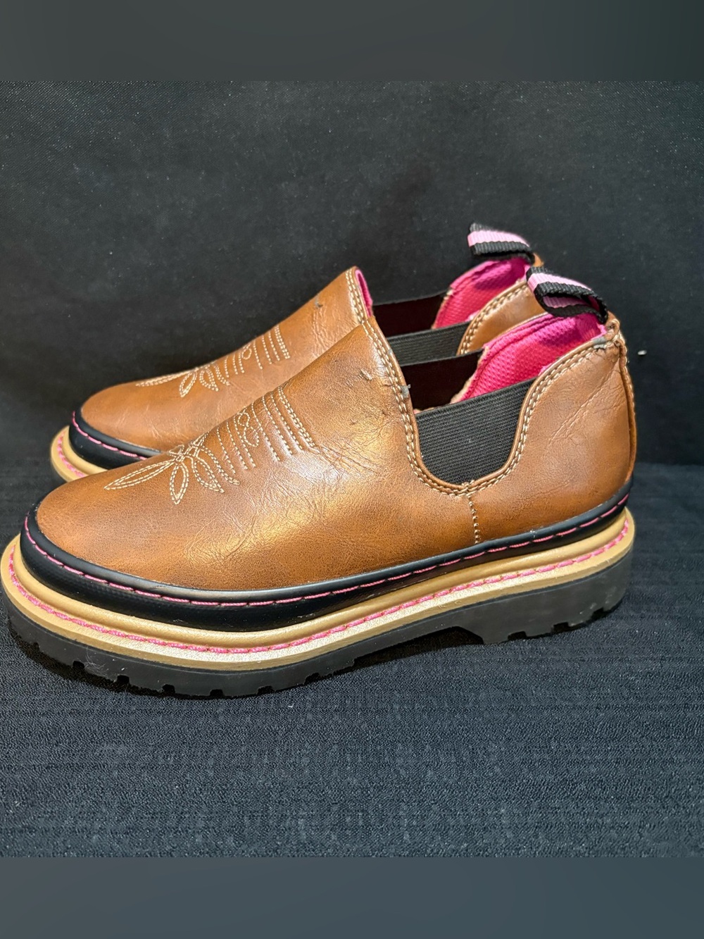 women's Romeo-style ankle boots Size 6 Worn Few Times, Some Wear On Top